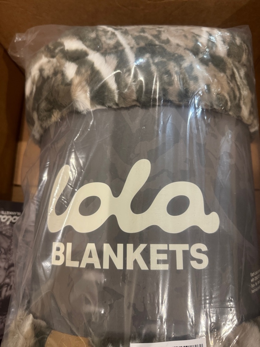 Lola Blankets/Sagebrush Camo Plush Throw/Blanket/Size L/NEW! NIB! SEALED! - Picture 5 of 16